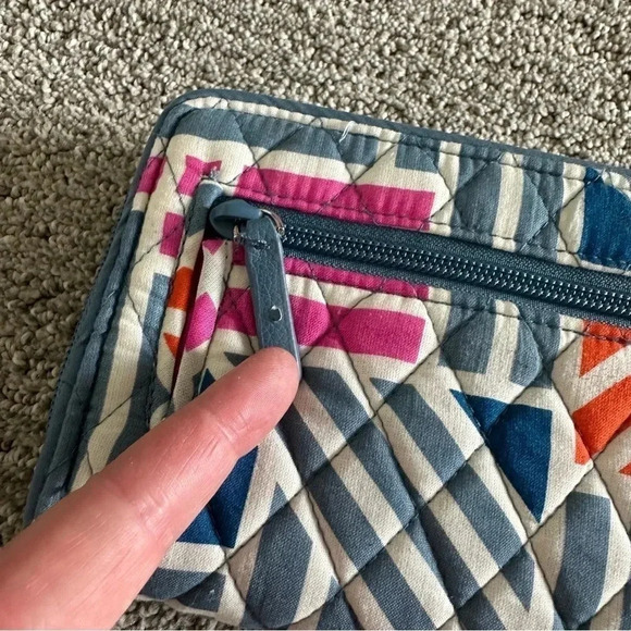 Vera Bradley RFID TurnLock Wallet in Geo Medallions - Picture 5 of 8